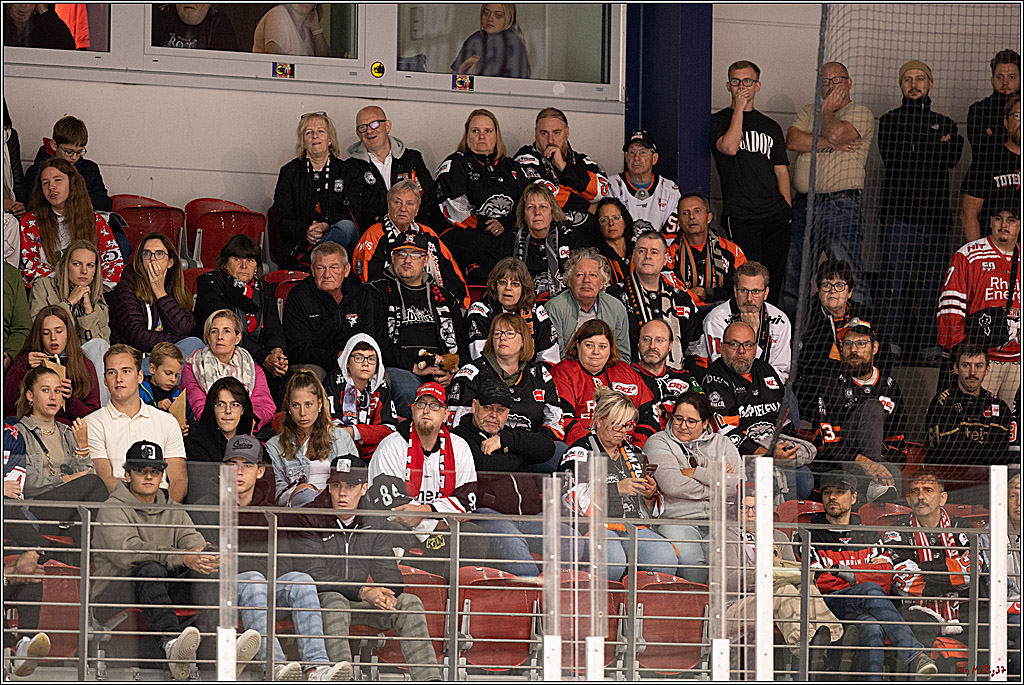 PENNY DEL 1. Testspiel Koelner Haie - Loewen Frankfurt; Koeln, 27.08.2023